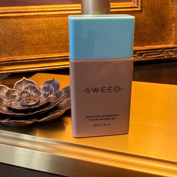 SWEED Glass Skin Foundation ~ Shade: 07 - Picture 5 of 6